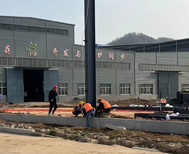 河南九游（中国）高端智能装备制造项目标准化厂房钢立柱完成吊装